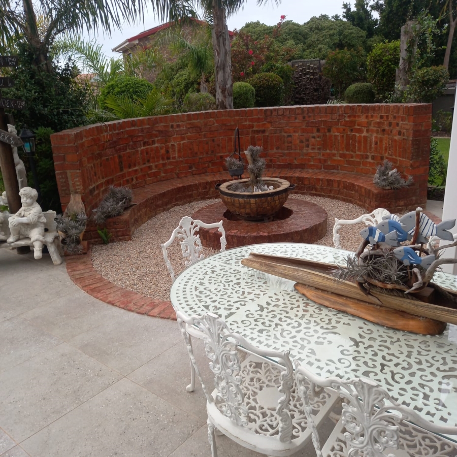 4 Bedroom Property for Sale in Menkenkop Western Cape